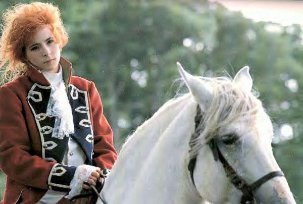 RETARD → Magazine - Pourvu qu'elles soient douces-Mylène Farmer
